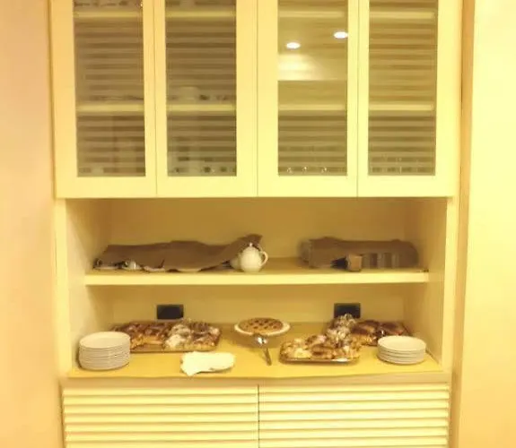 Moderno ホテル 3*